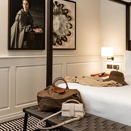 Dorothea Hotel, Budapest, Autograph Collection